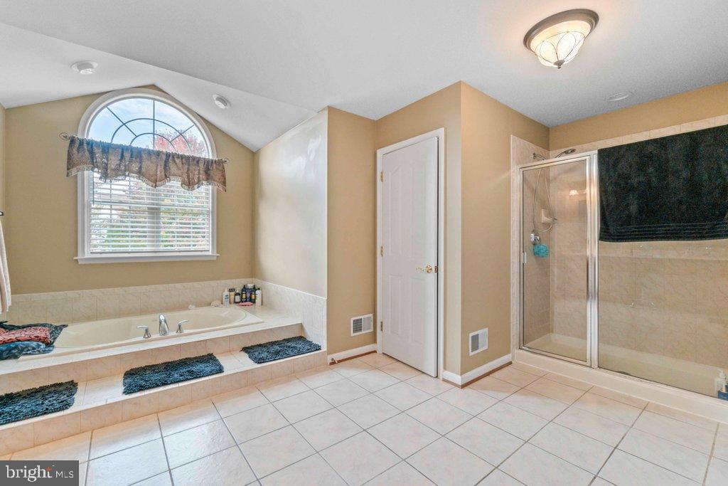 MAXA MEADOWS - Residential