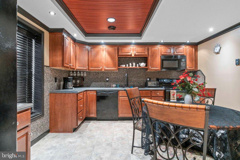 MAXA MEADOWS - Residential