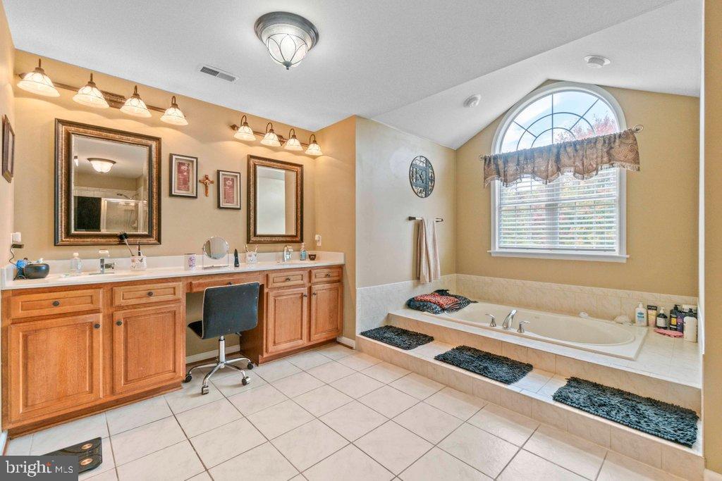 MAXA MEADOWS - Residential