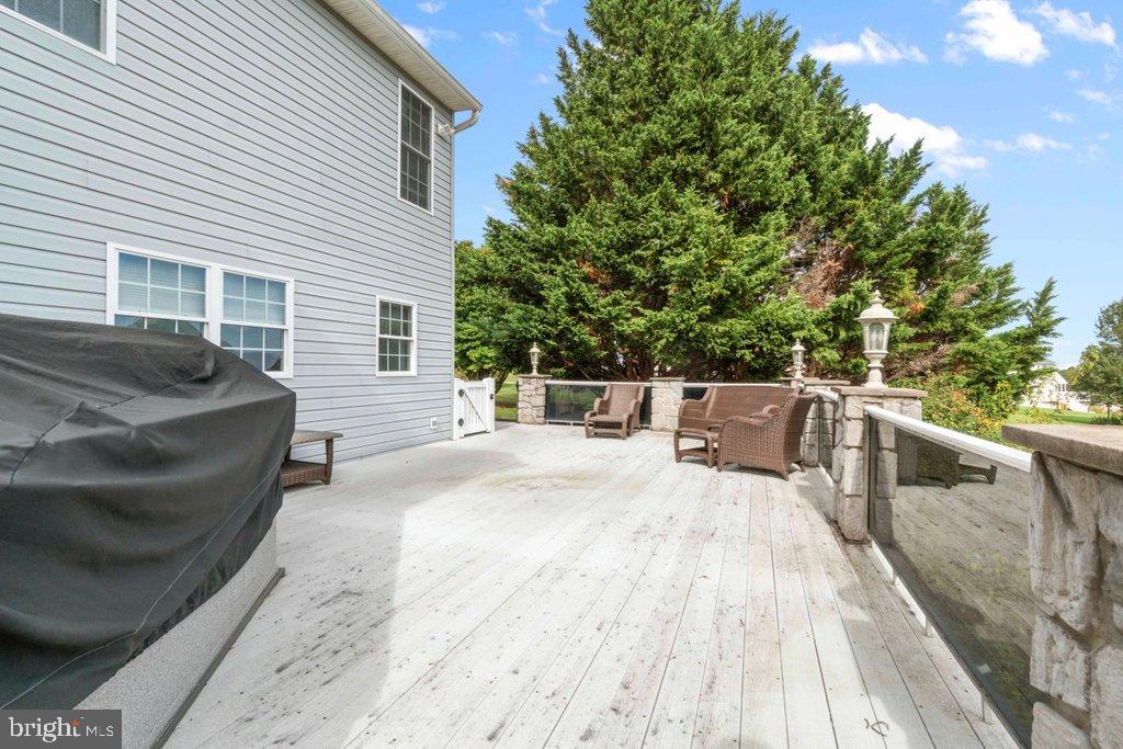 MAXA MEADOWS - Residential