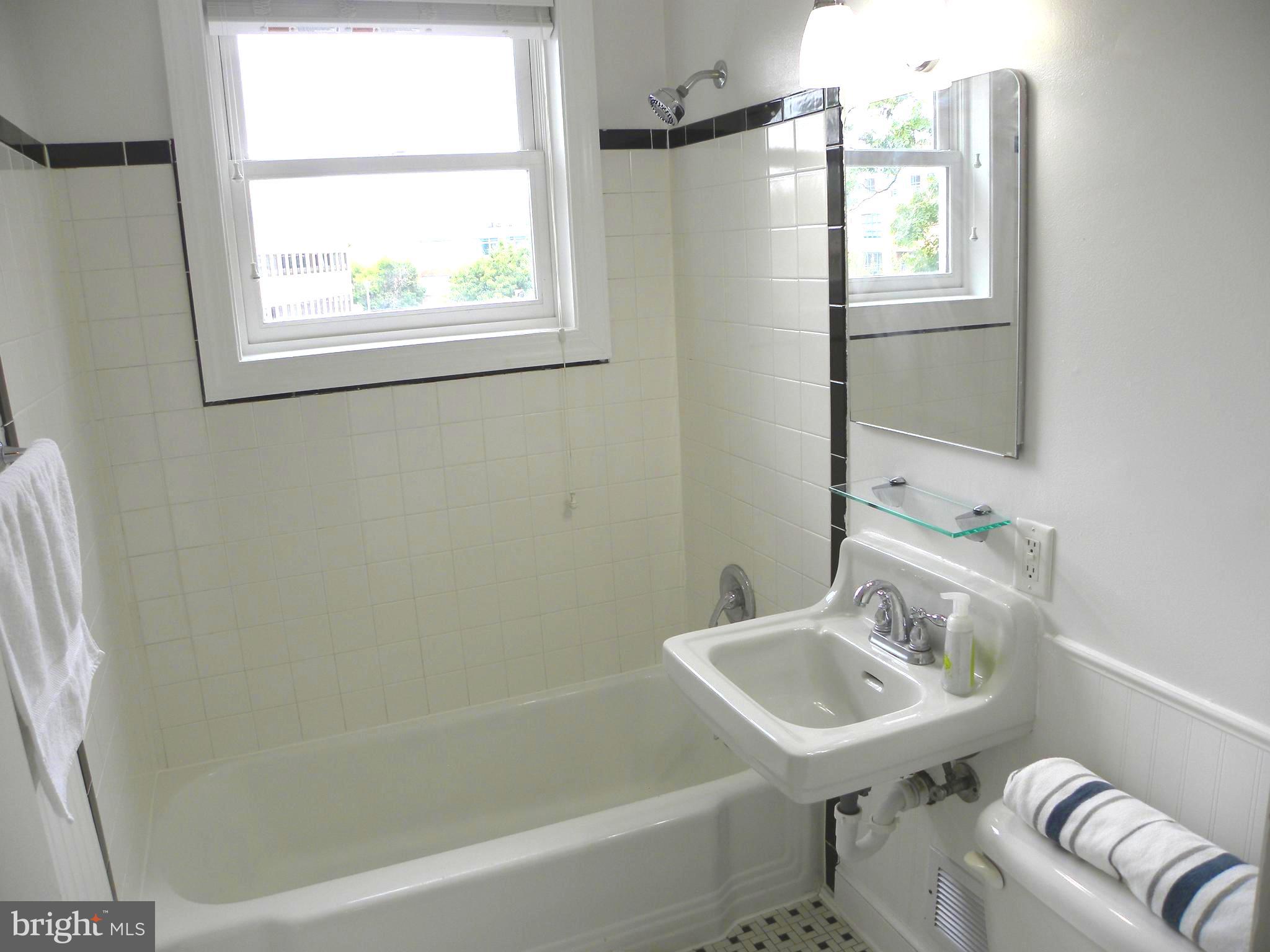 OLD TOWN - Residential Lease