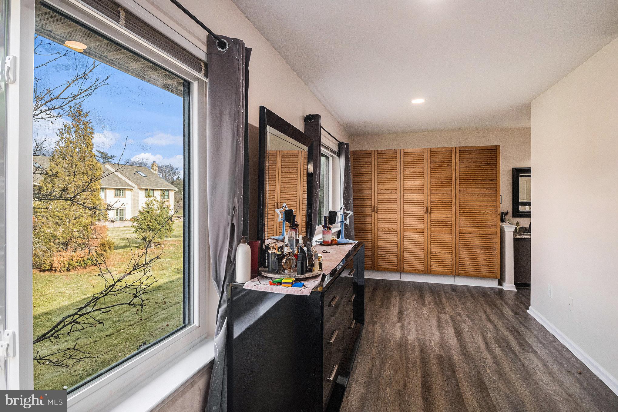 YARDLEY CORNERS - Residential