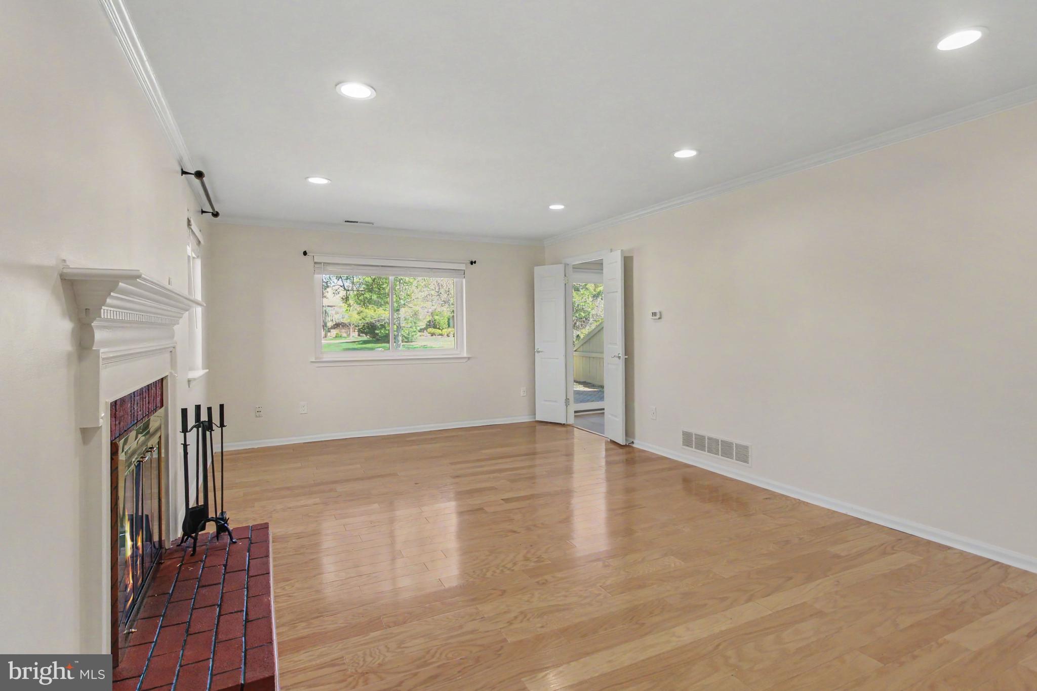 YARDLEY CORNERS - Residential