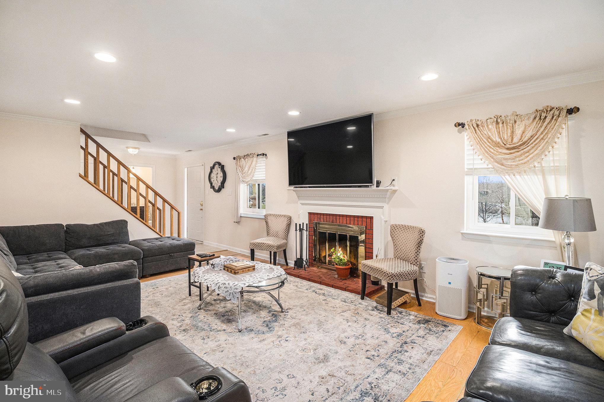 YARDLEY CORNERS - Residential