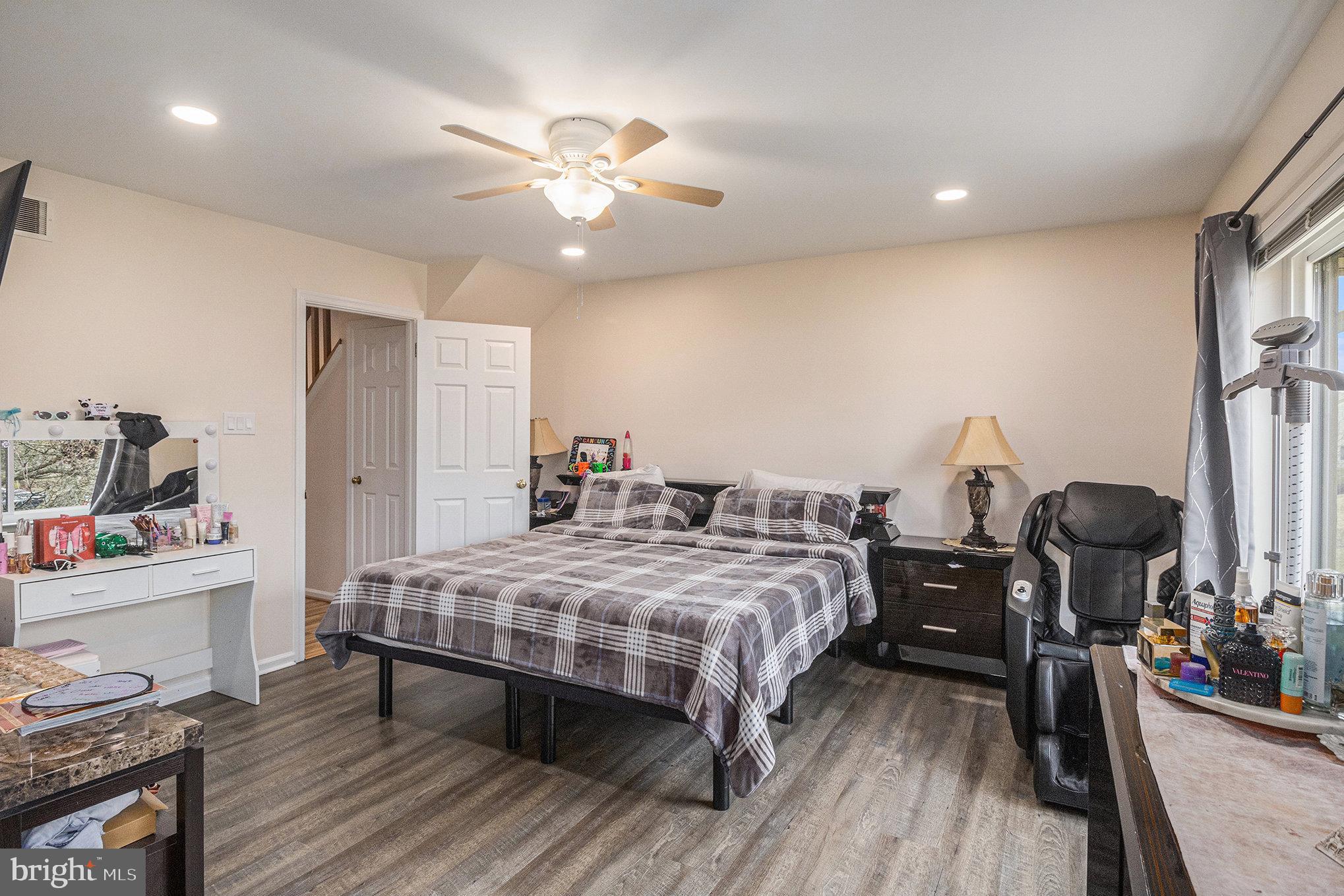 YARDLEY CORNERS - Residential