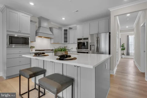 MLS: MDCH2058986