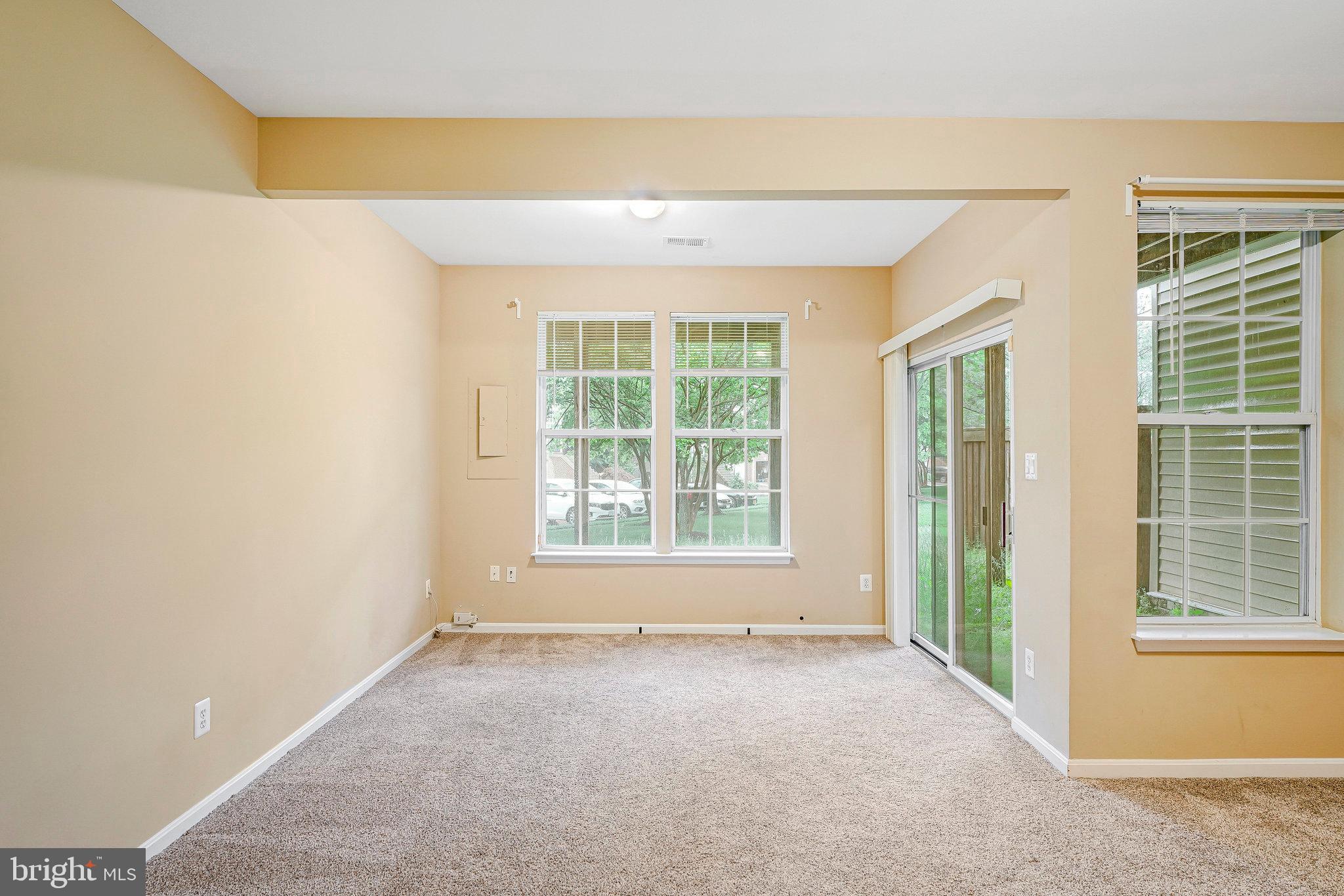 SIGNATURE AT BROADLANDS - Residential Lease