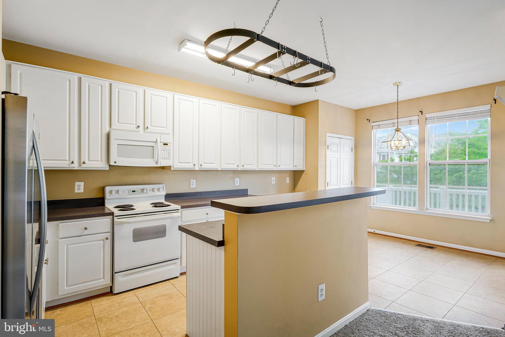 SIGNATURE AT BROADLANDS - Residential Lease