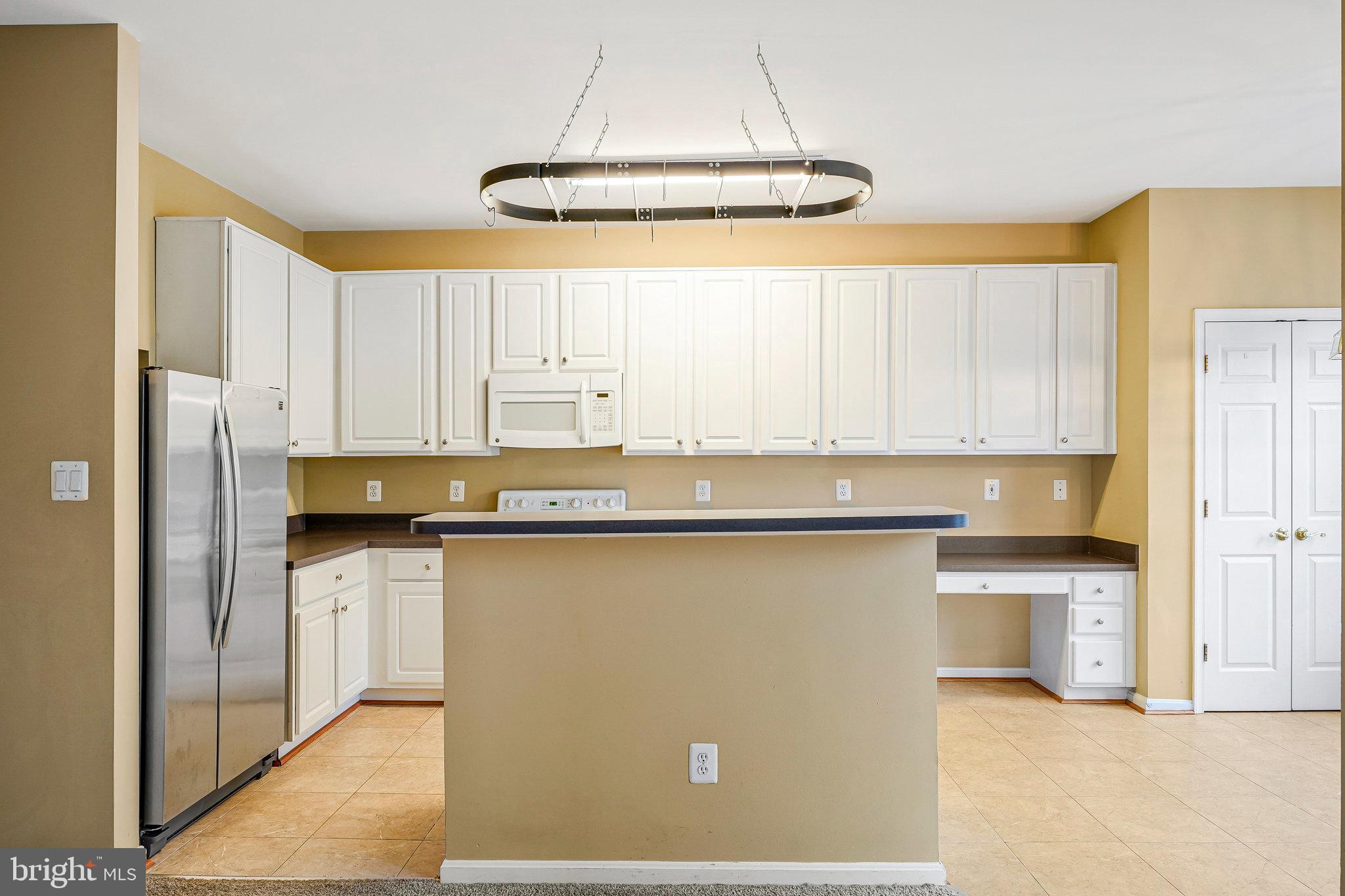 SIGNATURE AT BROADLANDS - Residential Lease