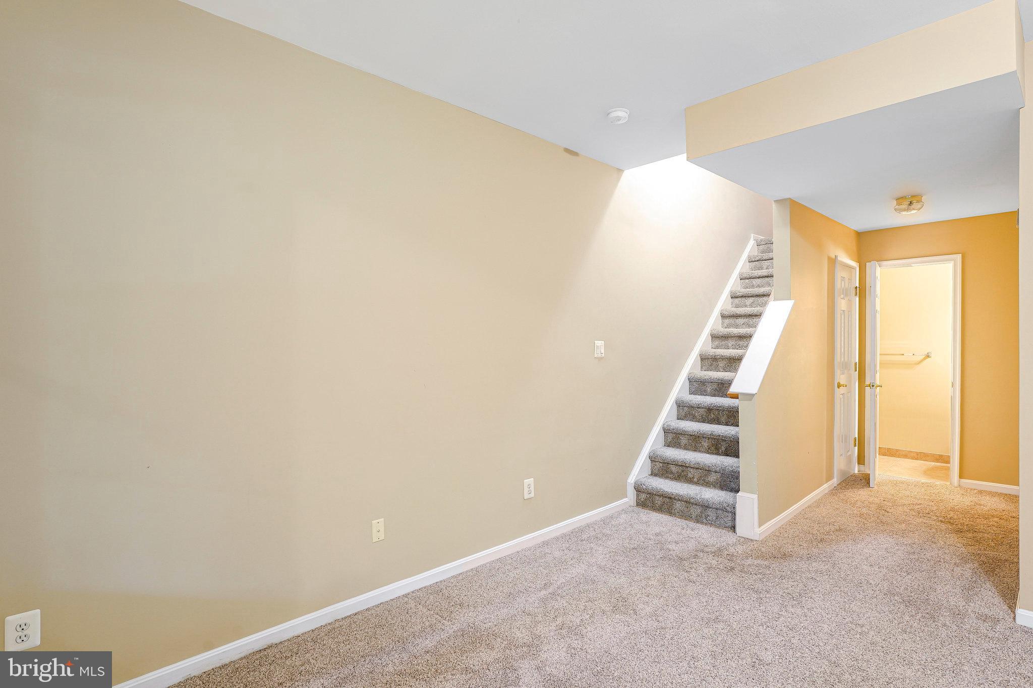 SIGNATURE AT BROADLANDS - Residential Lease