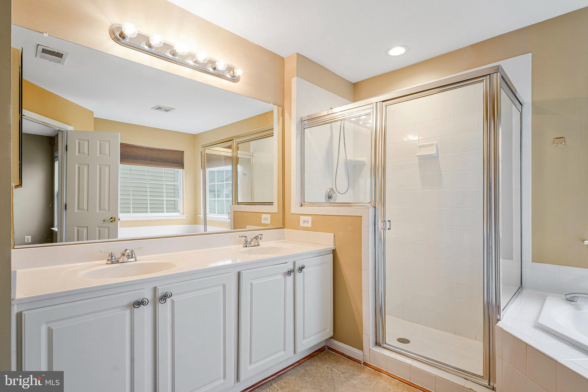 SIGNATURE AT BROADLANDS - Residential Lease