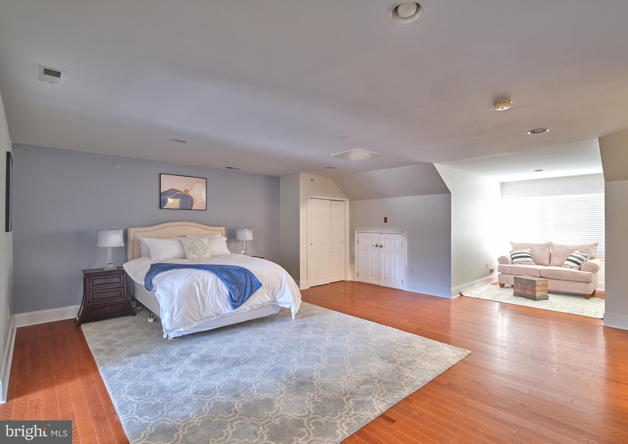 NEWTOWN STATION - Residential