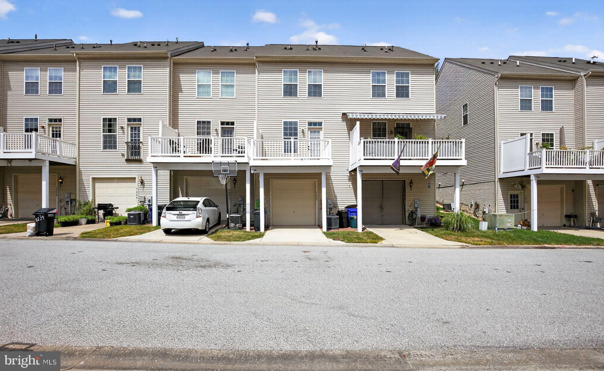 HOWARD SQUARE - Residential