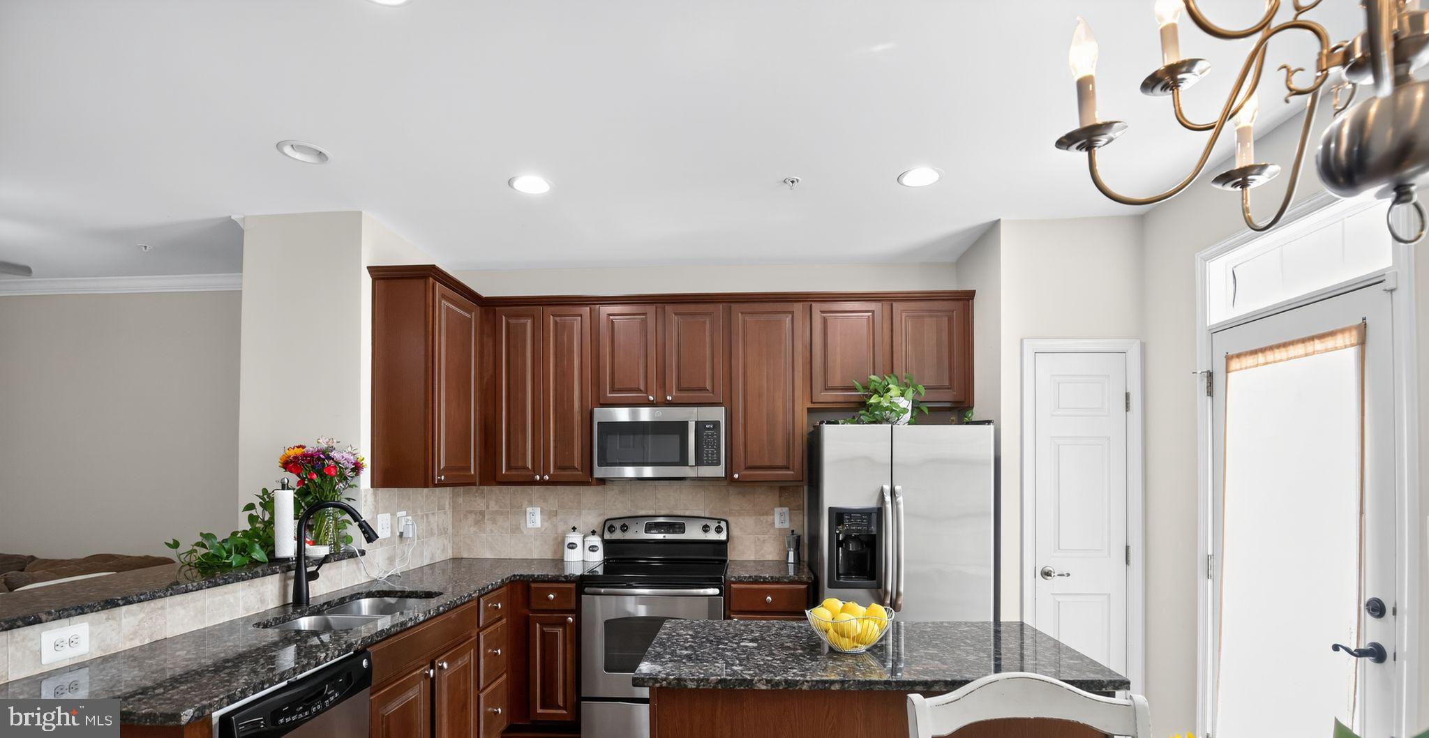 HOWARD SQUARE - Residential