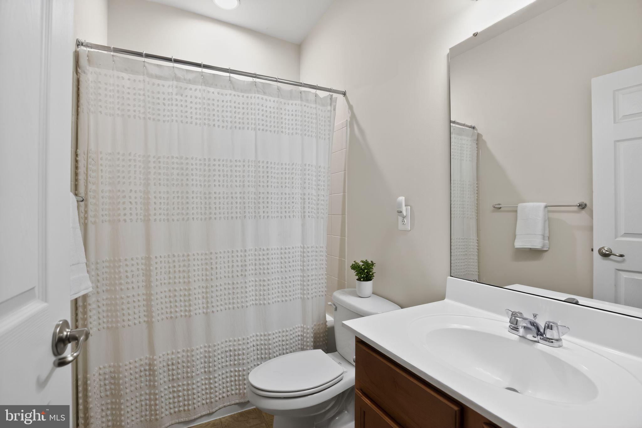 HOWARD SQUARE - Residential