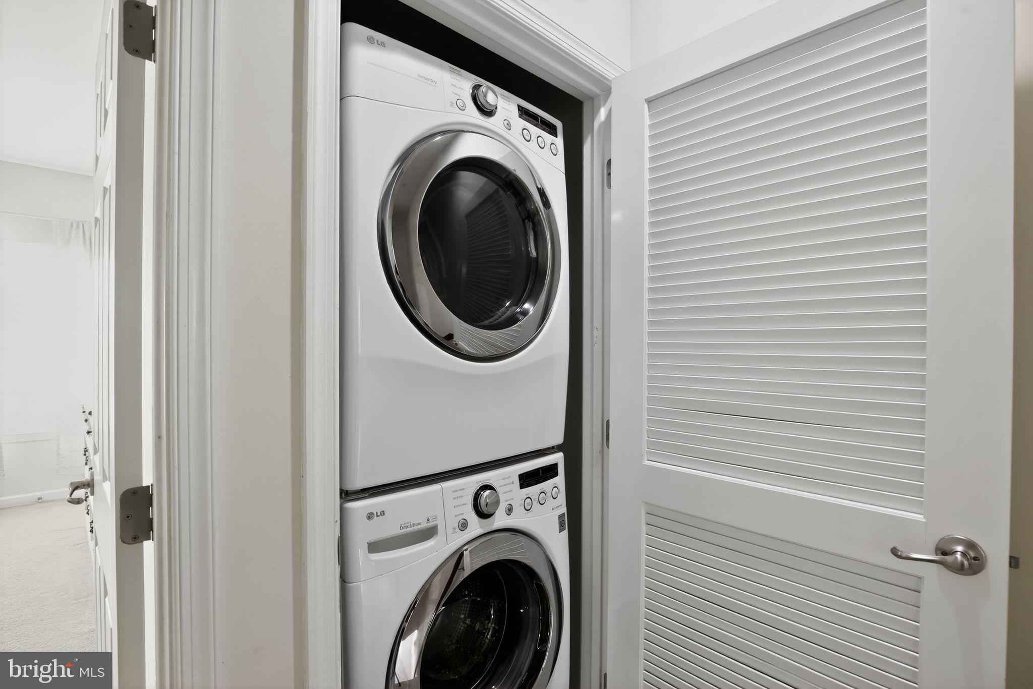 HOWARD SQUARE - Residential