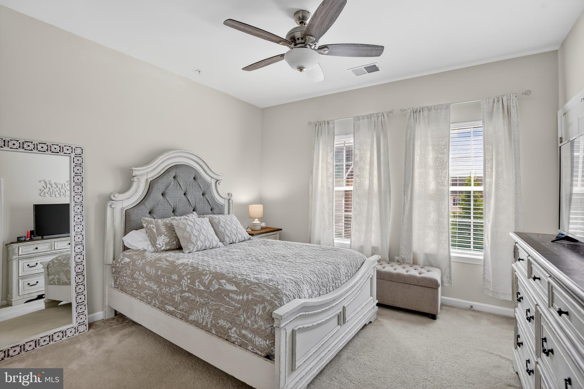 HOWARD SQUARE - Residential