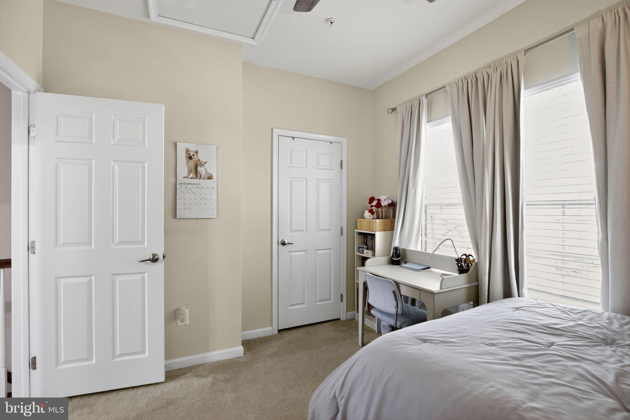 HOWARD SQUARE - Residential