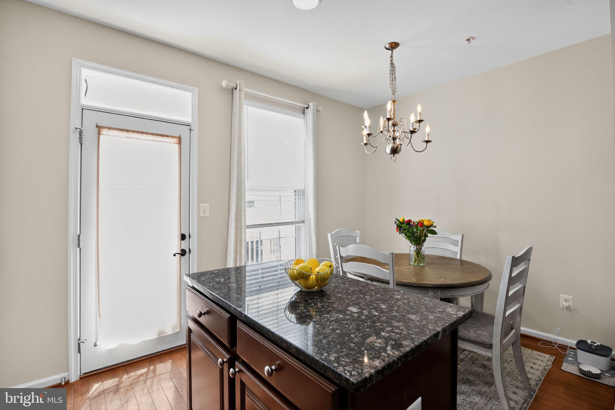 HOWARD SQUARE - Residential