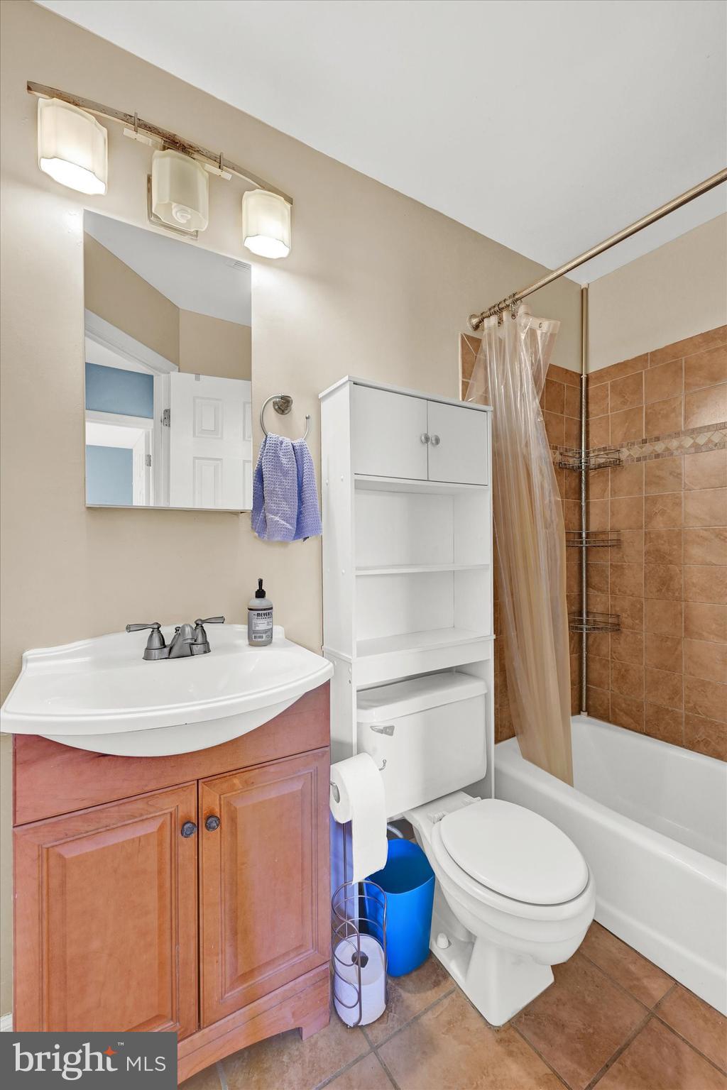 VILLAGE OAKS - Residential Lease