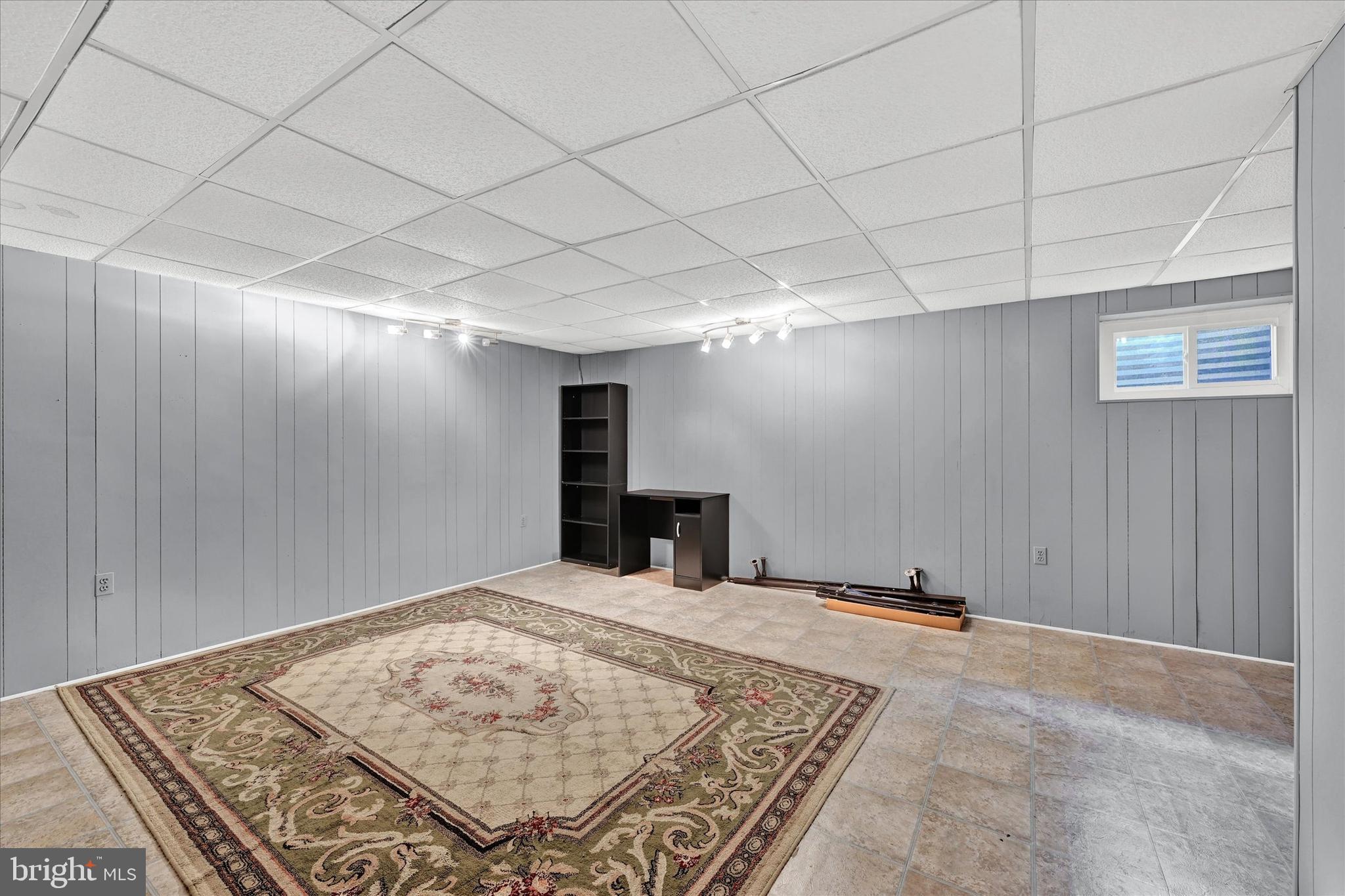 VILLAGE OAKS - Residential Lease