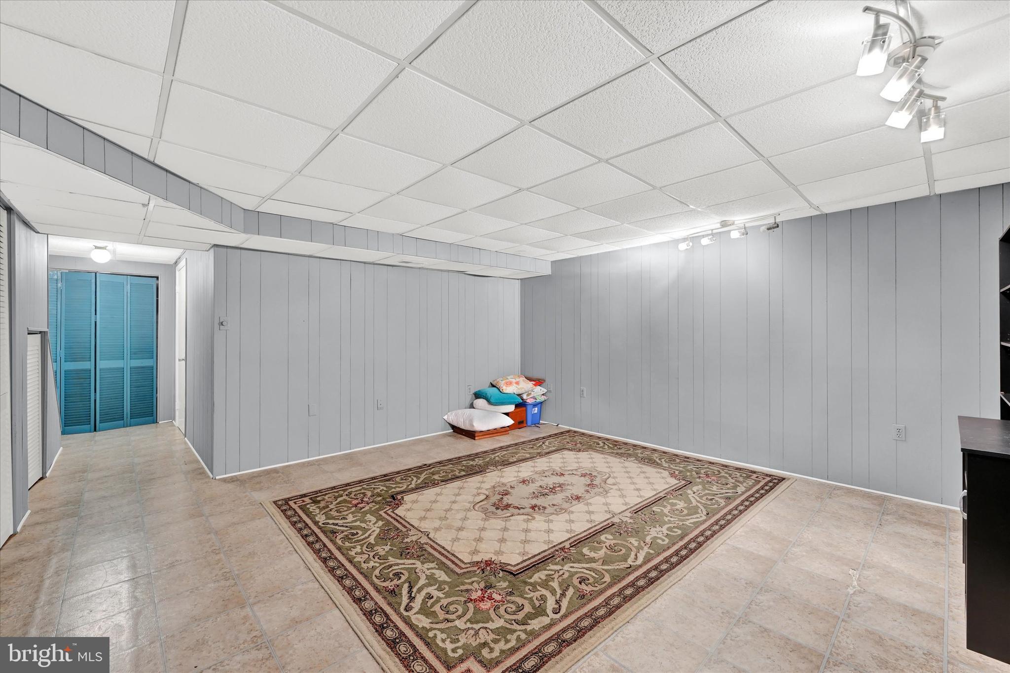 VILLAGE OAKS - Residential Lease