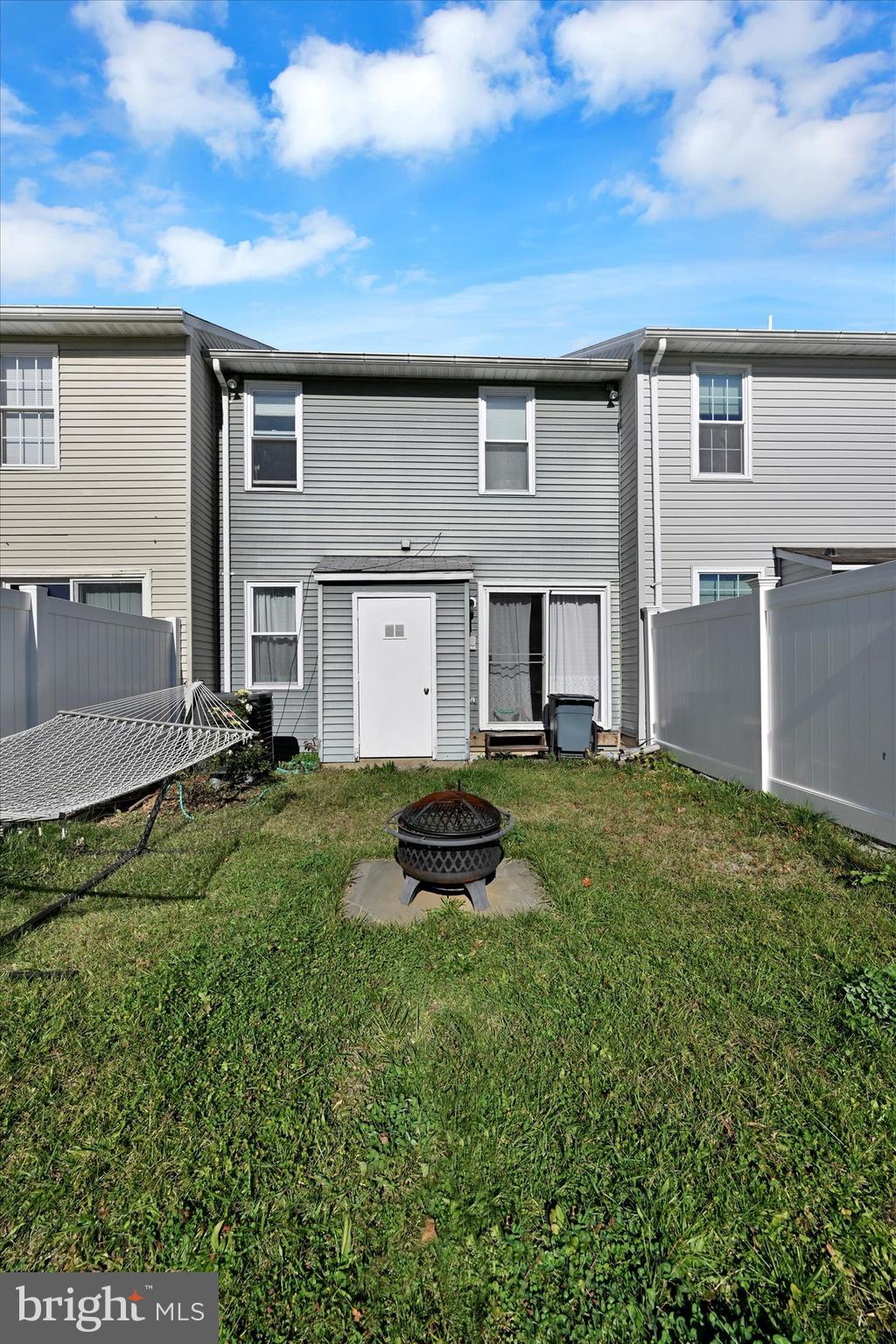 VILLAGE OAKS - Residential Lease