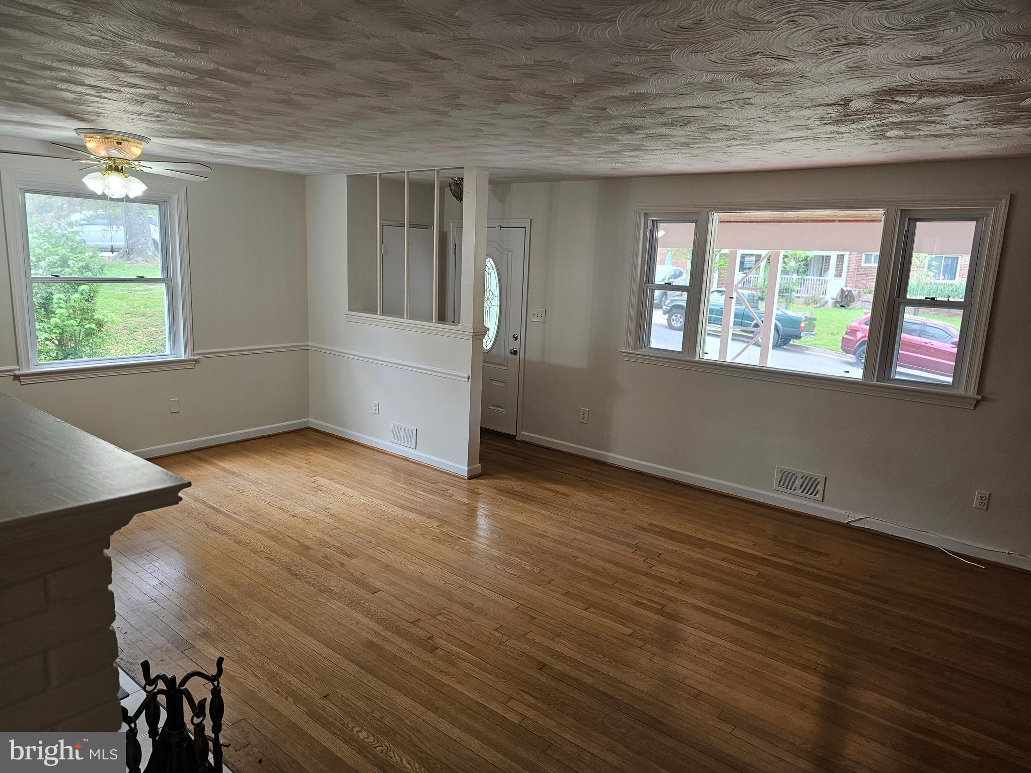 MONTGOMERY KNOLLS - Residential