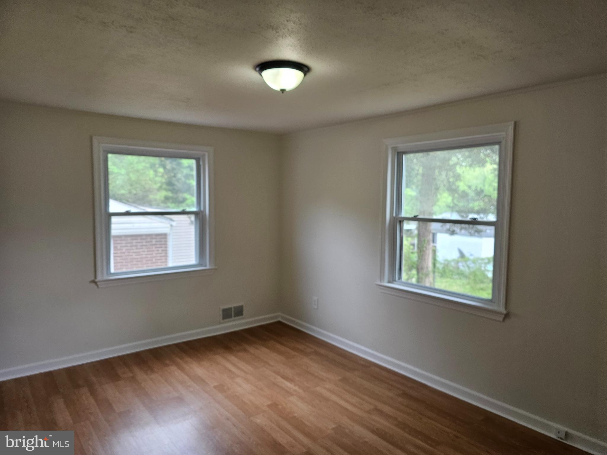 MONTGOMERY KNOLLS - Residential