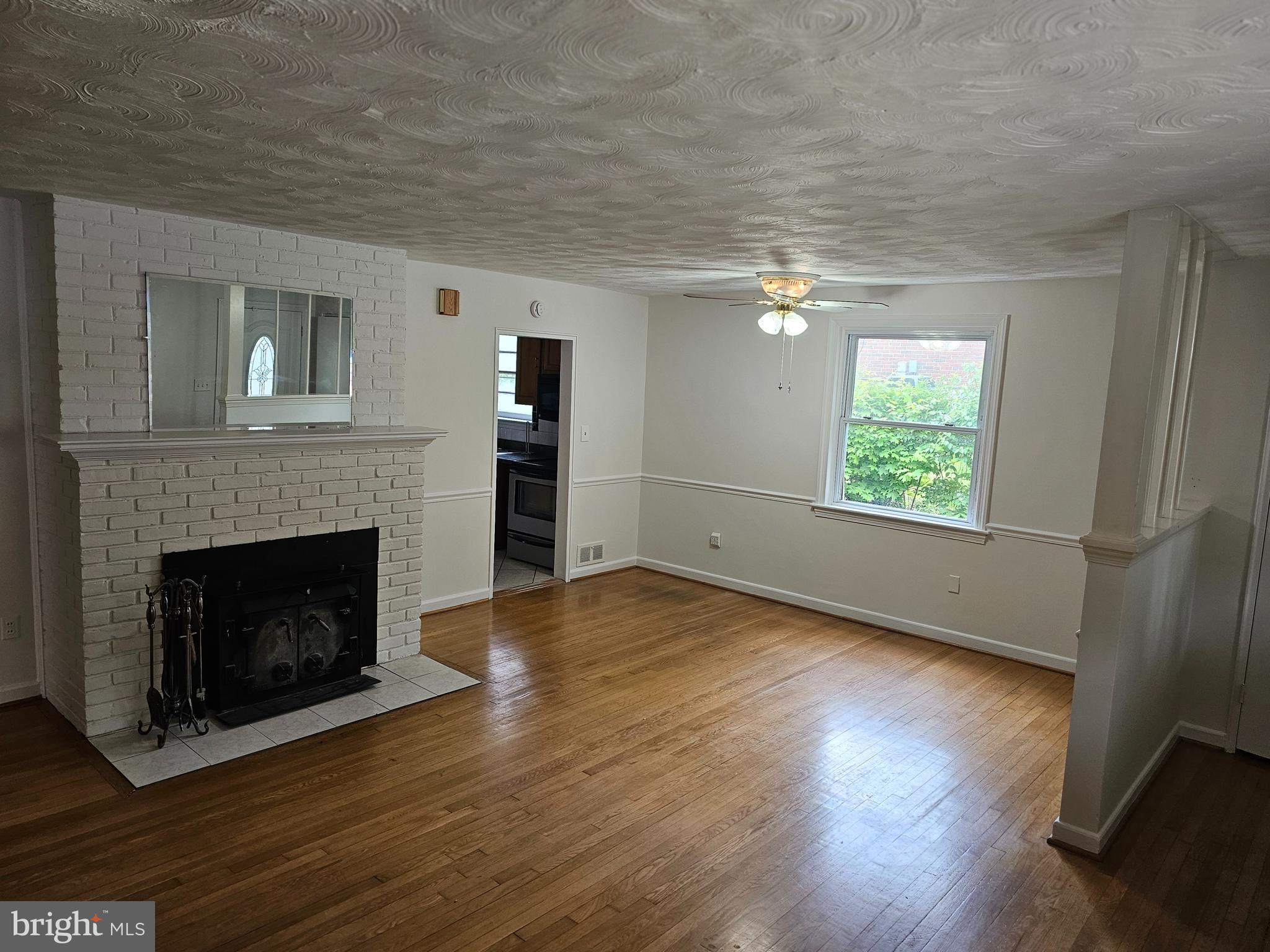 MONTGOMERY KNOLLS - Residential