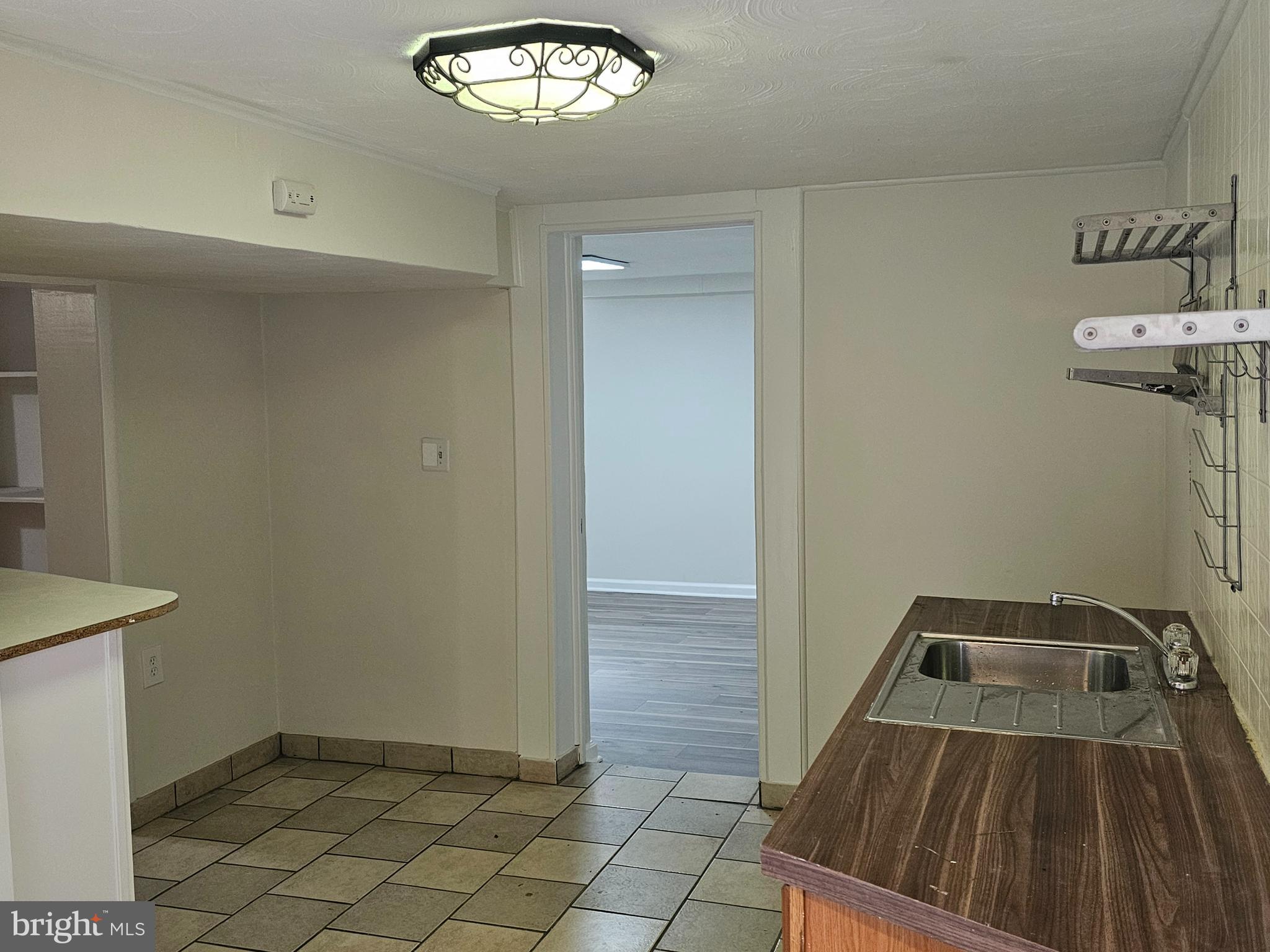 MONTGOMERY KNOLLS - Residential