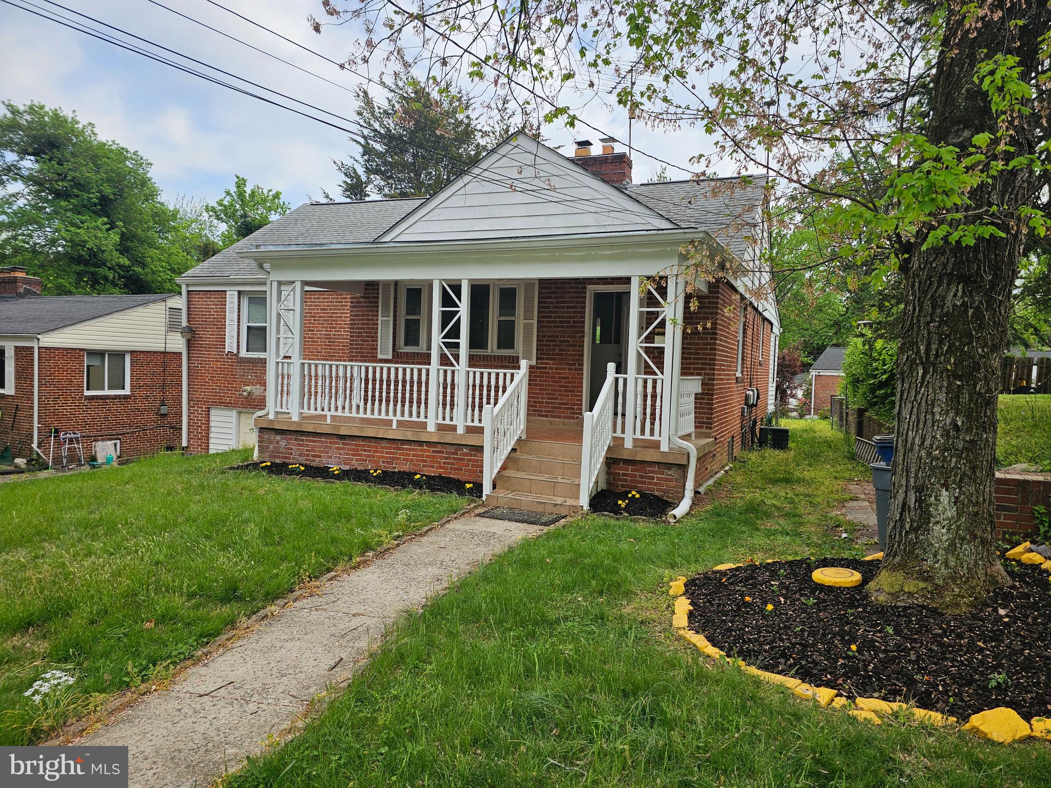 MONTGOMERY KNOLLS - Residential