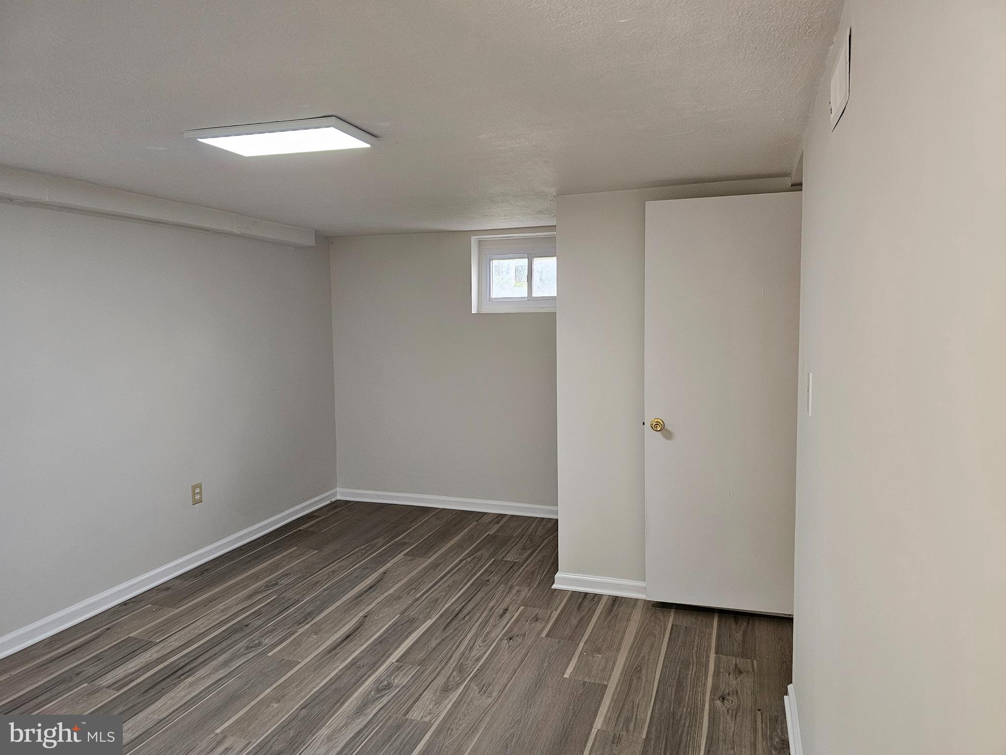 MONTGOMERY KNOLLS - Residential