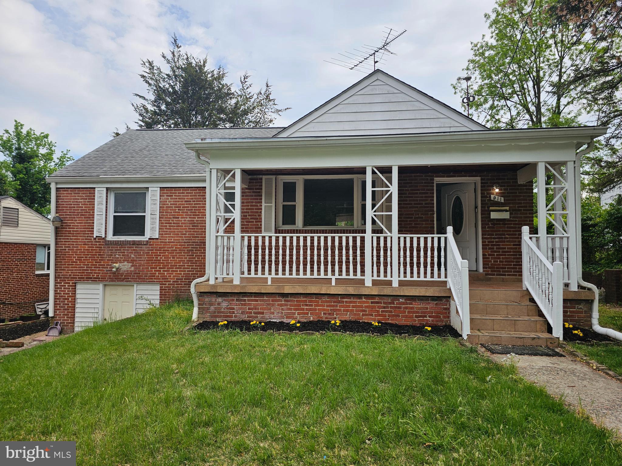 MONTGOMERY KNOLLS - Residential