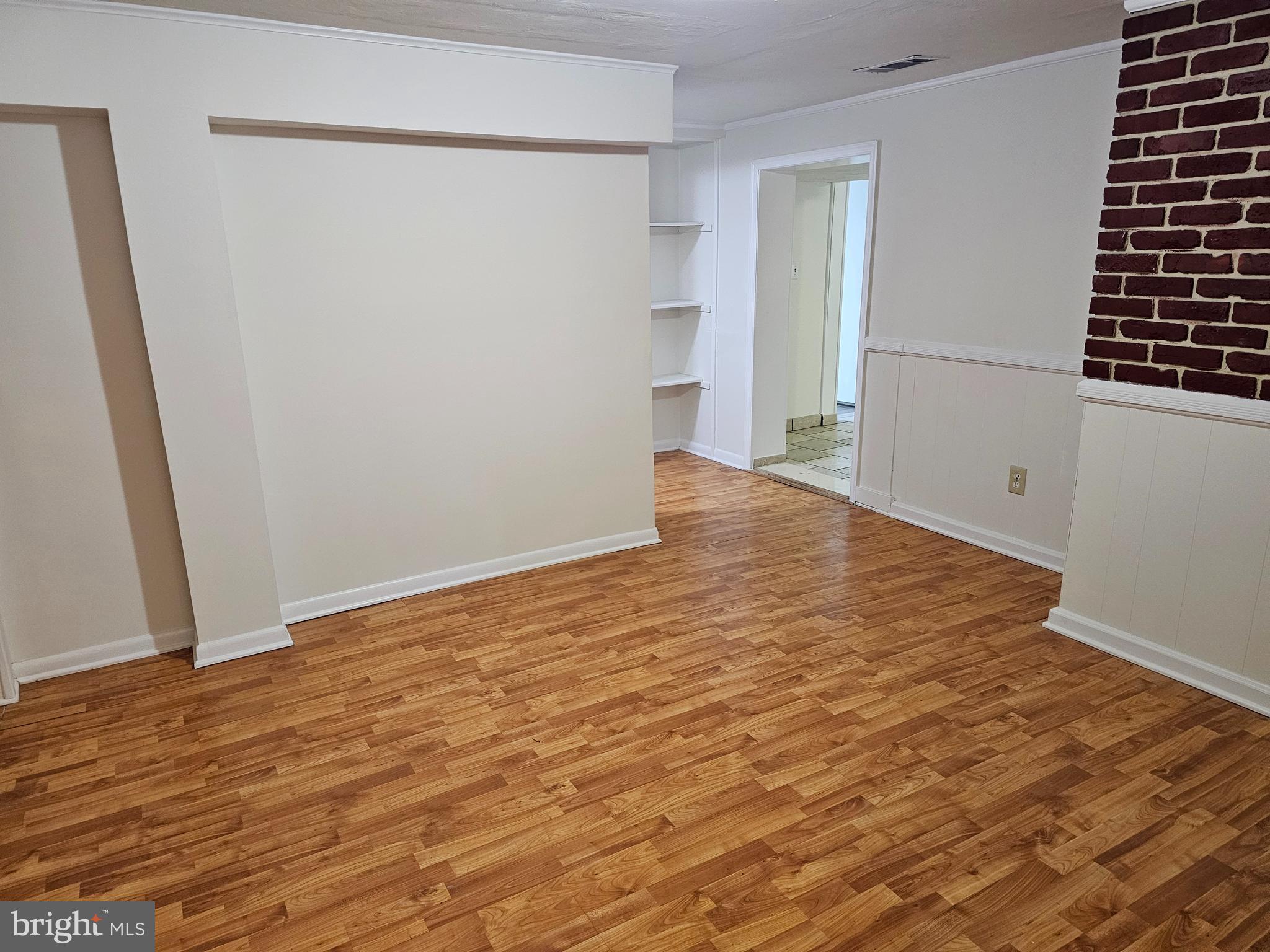 MONTGOMERY KNOLLS - Residential