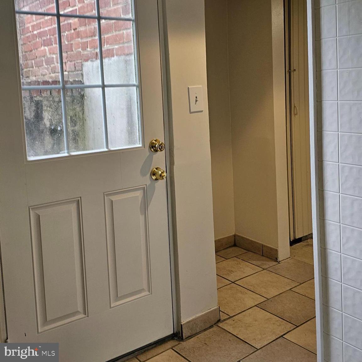 MONTGOMERY KNOLLS - Residential