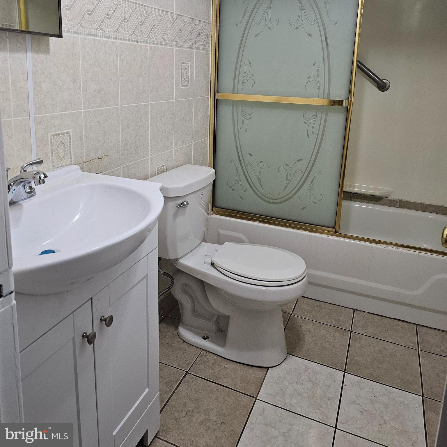 MONTGOMERY KNOLLS - Residential
