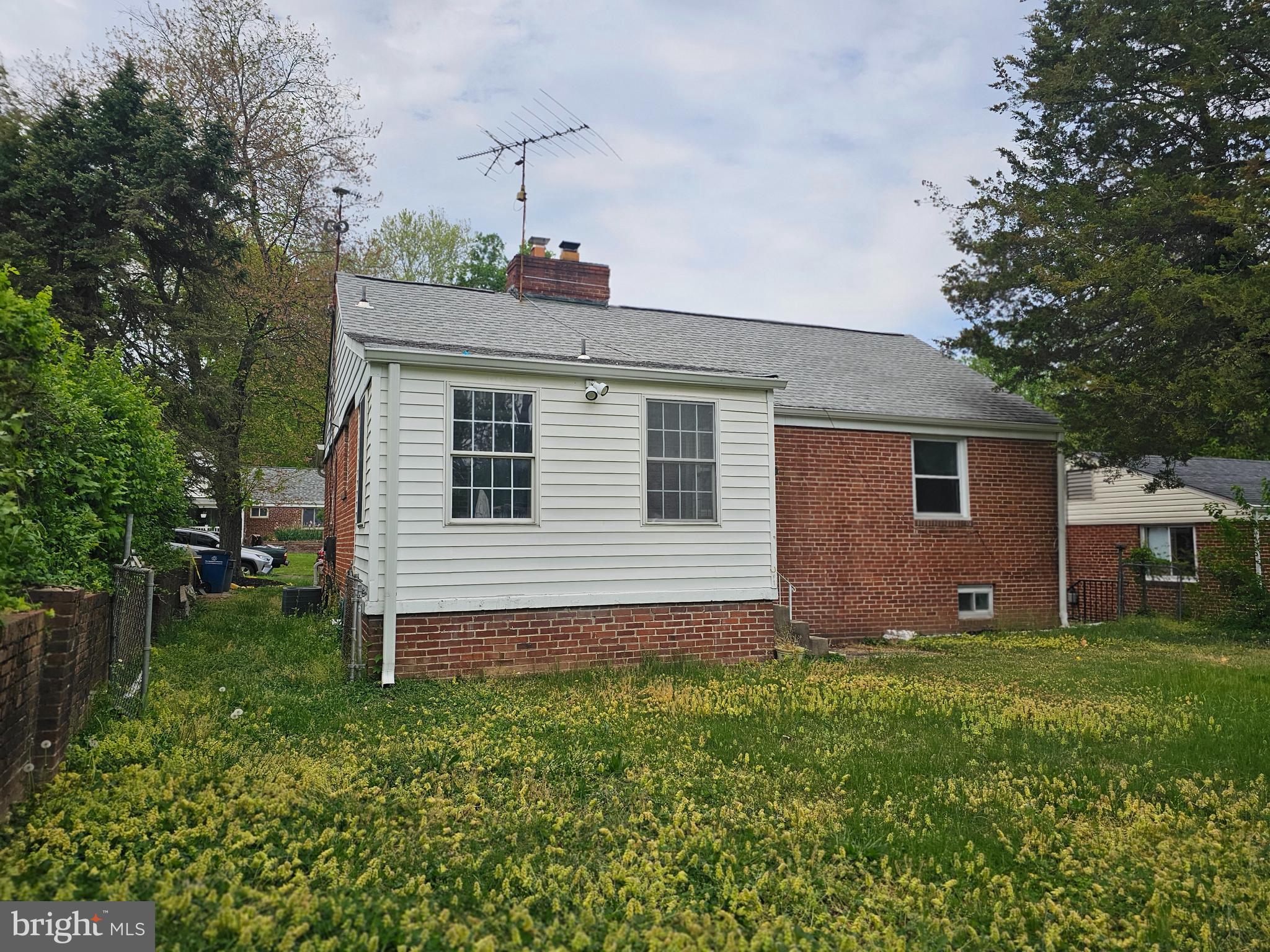 MONTGOMERY KNOLLS - Residential
