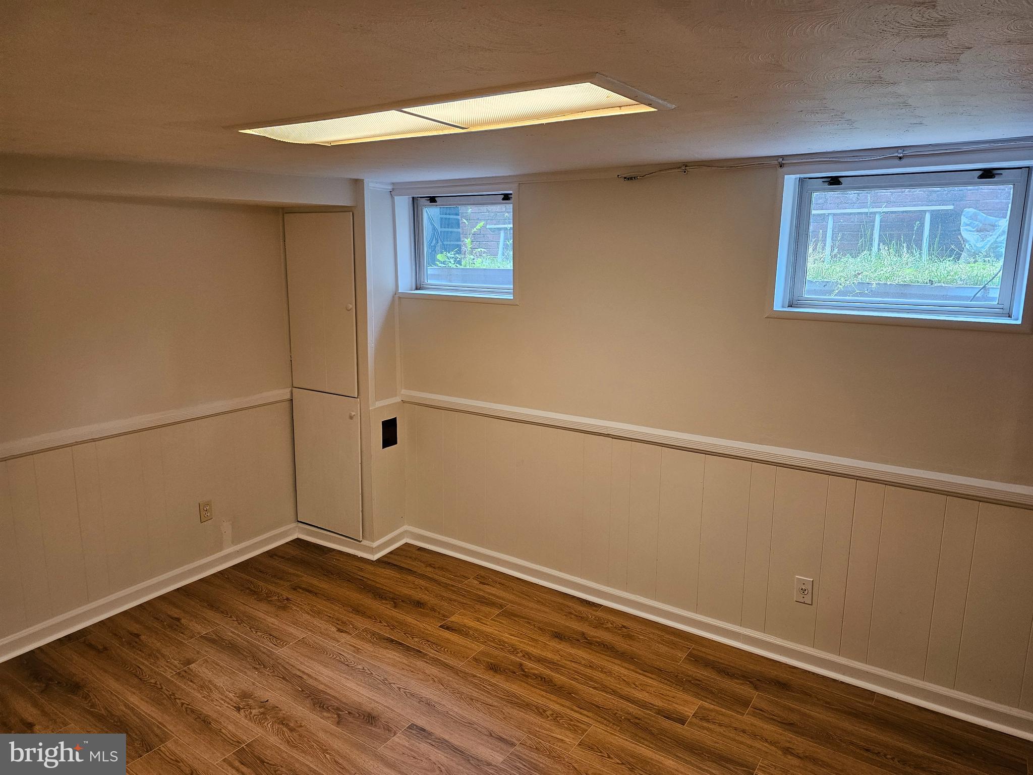 MONTGOMERY KNOLLS - Residential