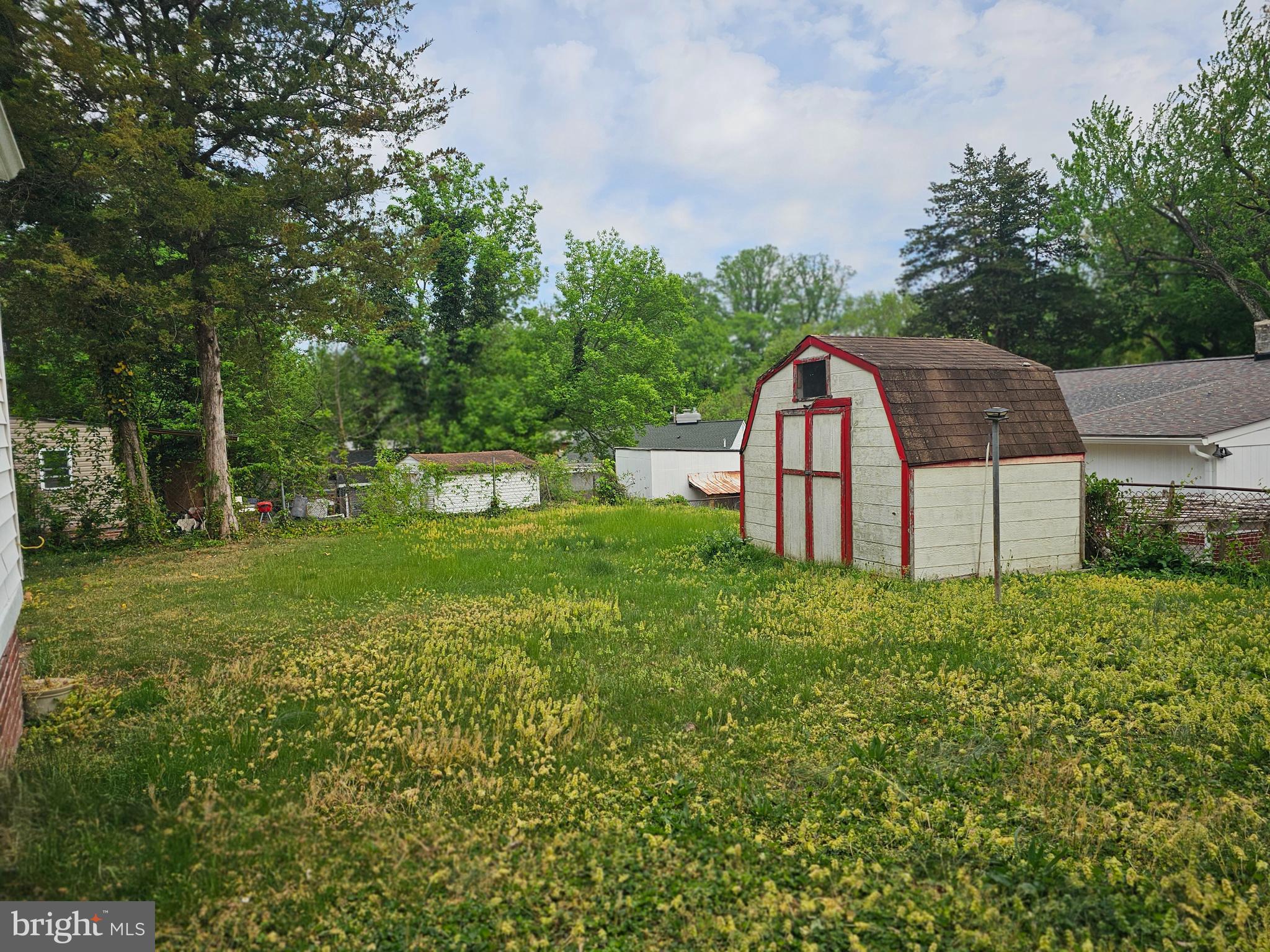 MONTGOMERY KNOLLS - Residential