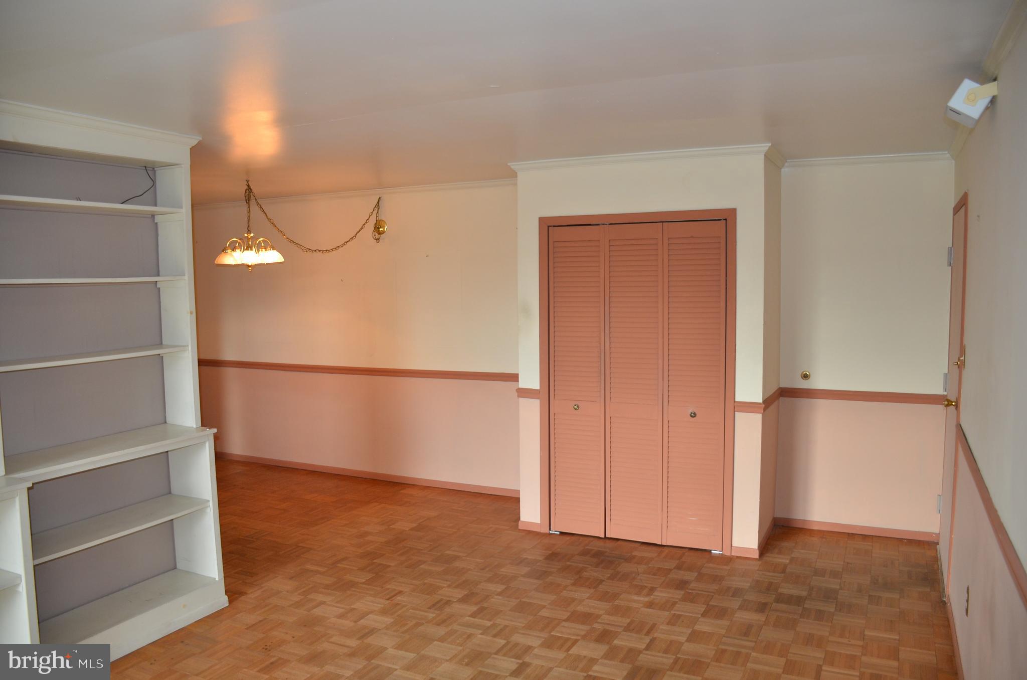 GOVERNOR'S HOUSE - Residential