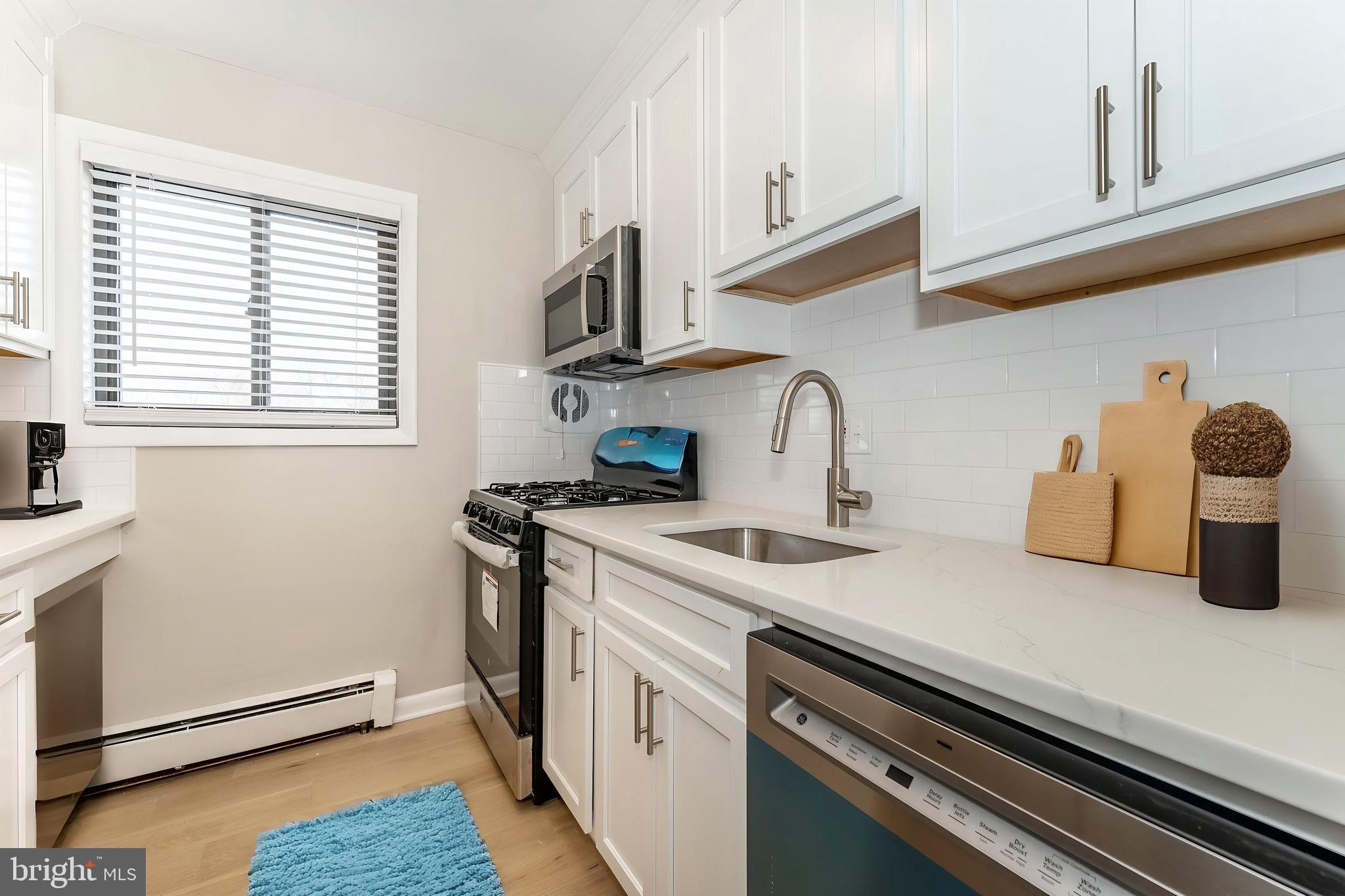 JAMES LEE CONDO - Residential