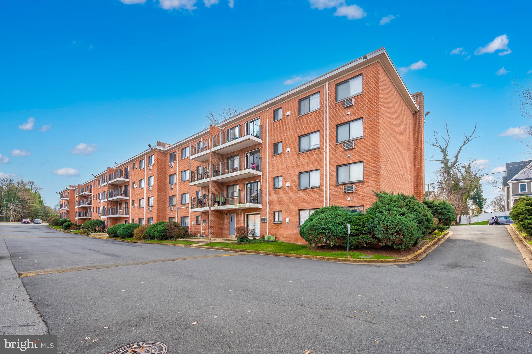 JAMES LEE CONDO - Residential