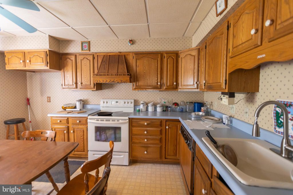 Photo of 1757 W Norwegian Street, POTTSVILLE, PA 17901 (MLS # PASK2024838)