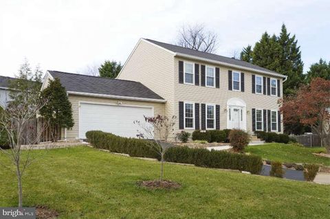 Photo of 1454 Parkvale Court, HERNDON, VA 20170 (MLS # VAFX2306034)