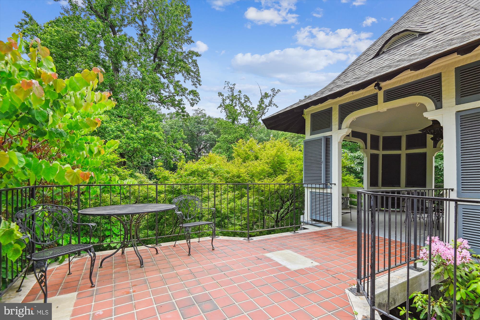 DEVON HILL - Residential