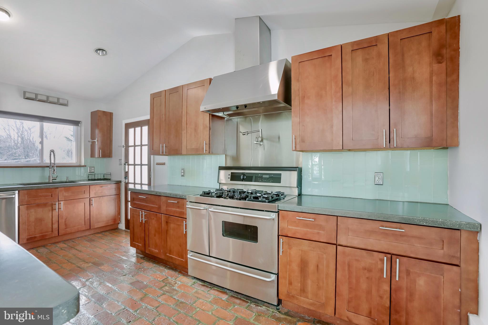 HICKORY HALL ESTATES - Residential