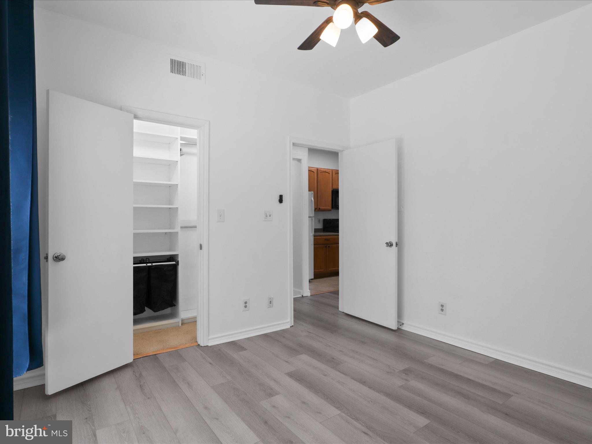 PENDERBROOK SQUARE CONDOMINIUMS - Residential Lease