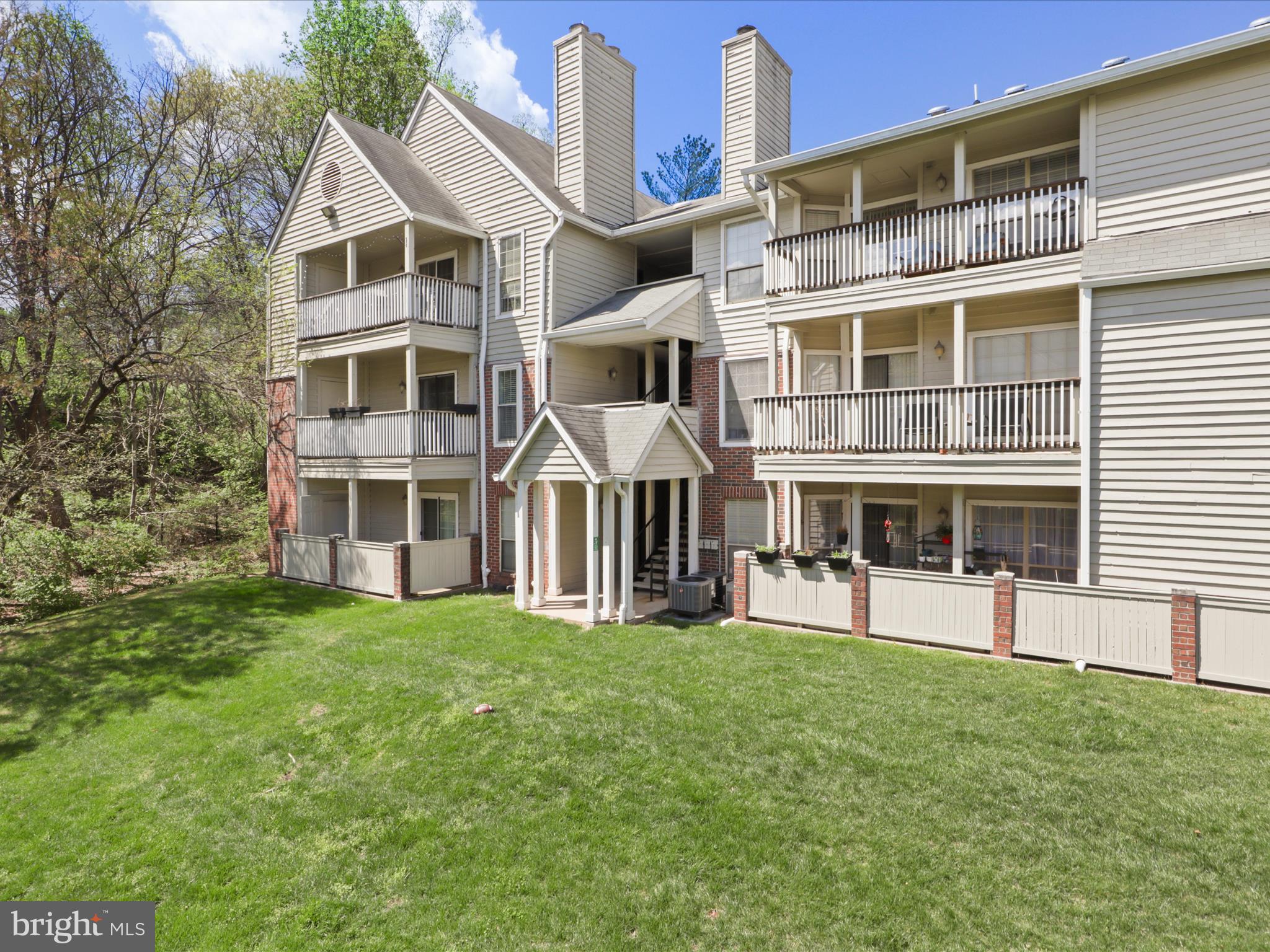 PENDERBROOK SQUARE CONDOMINIUMS - Residential Lease