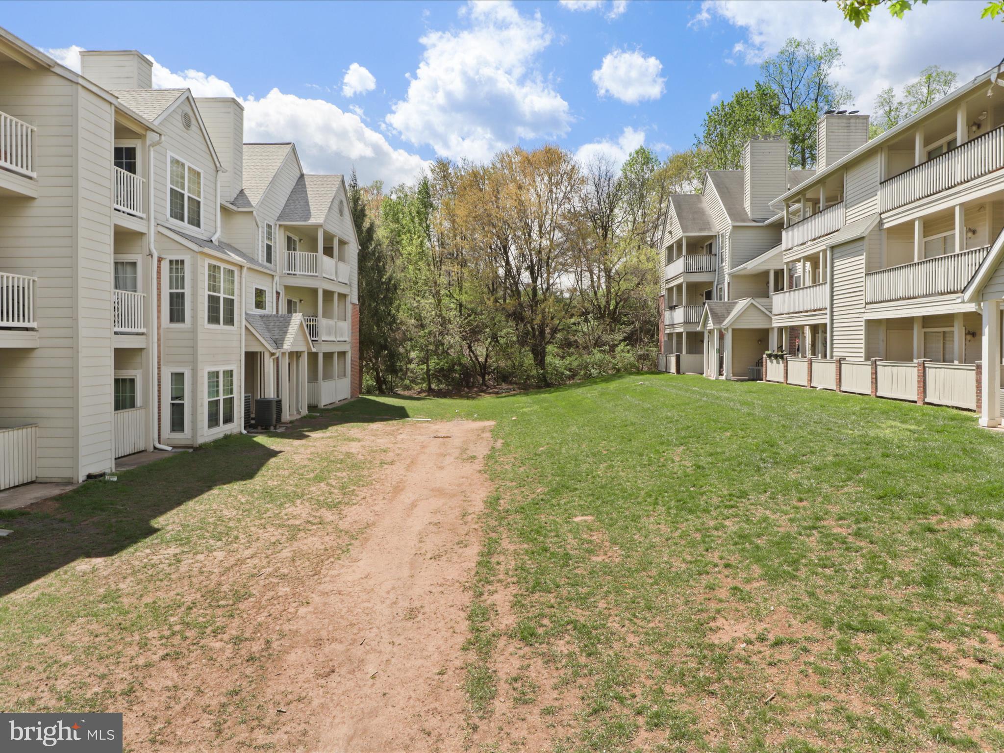 PENDERBROOK SQUARE CONDOMINIUMS - Residential Lease